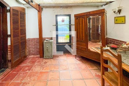 Casa à venda com 250m², 3 quartos e sem vaga Casa à venda com 250m², 3 quartos e sem vagaQuintal