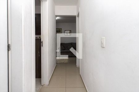 corredor para os cômodos de apartamento para alugar com 3 quartos, 63m² em Jardim Celeste, São Paulo
