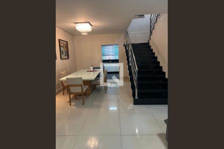 Casa à venda com 289m², 3 quartos e 2 vagas Casa à venda com 289m², 3 quartos e 2 vagasSala de Jantar