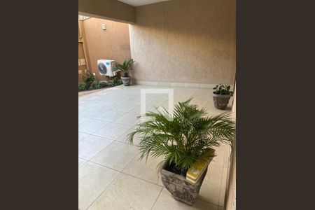 Casa à venda com 289m², 3 quartos e 2 vagas Casa à venda com 289m², 3 quartos e 2 vagasGaragem