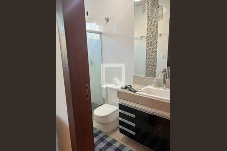 Casa à venda com 289m², 3 quartos e 2 vagas Casa à venda com 289m², 3 quartos e 2 vagasBanheiro