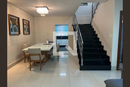 Casa à venda com 289m², 3 quartos e 2 vagas Casa à venda com 289m², 3 quartos e 2 vagasSala de Jantar