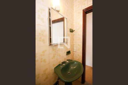 Casa à venda com 179m², 4 quartos e 2 vagasBanheiro