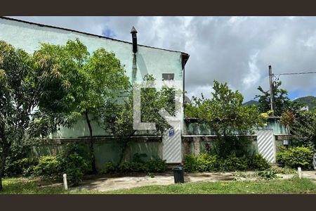 Casa à venda com 176m², 2 quartos e 2 vagasFachada