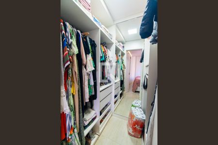 Apartamento à venda com 74m², 2 quartos e 1 vaga Apartamento à venda com 74m², 2 quartos e 1 vagaCloset da Suite