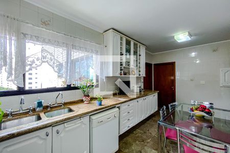 Apartamento à venda com 129m², 4 quartos e 4 vagasCozinha