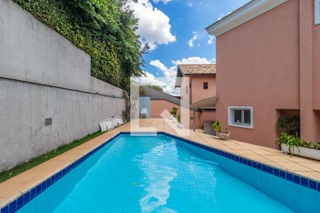 Casa de condomínio à venda com 495m², 4 quartos e 4 vagas Casa de condomínio à venda com 495m², 4 quartos e 4 vagasÁrea comum