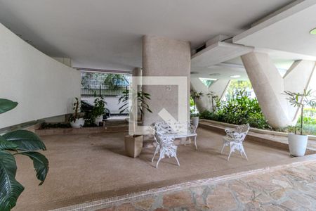 Apartamento à venda com 152m², 3 quartos e 2 vagas Apartamento à venda com 152m², 3 quartos e 2 vagasÁrea Comum - Portaria