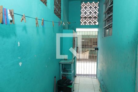 Casa para alugar com 50m², 1 quarto e sem vagaPortão de entrada - Corredor lateral - fundos