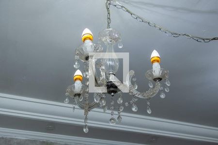 Detalhe Sala-Lustre de casa para alugar com 5 quartos, 400m² em Jardim Ipiranga, Americana