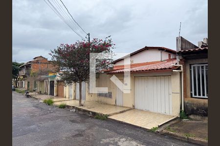 Casa à venda com 180m², 3 quartos e 2 vagasFachada