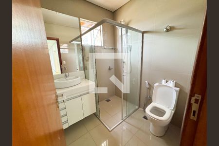 Casa à venda com 358m², 8 quartos e 4 vagasBanheiro