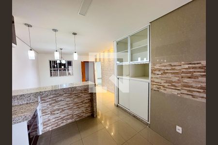Casa à venda com 358m², 8 quartos e 4 vagasCozinha