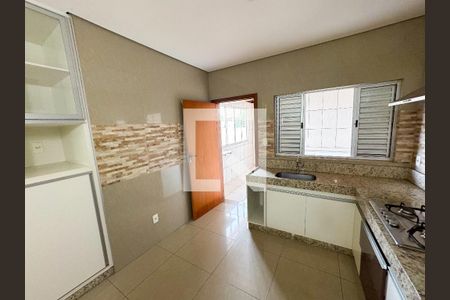 Casa à venda com 358m², 8 quartos e 4 vagasCozinha