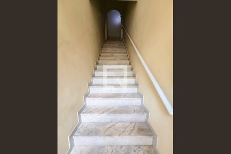 Apartamento à venda com 207m², 3 quartos e 2 vagasEscada de Acesso ao imóvel