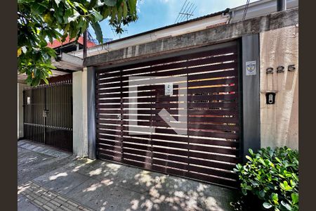 Casa à venda com 114m², 2 quartos e 1 vaga Casa à venda com 114m², 2 quartos e 1 vagaFachada
