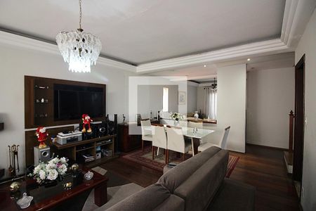 Casa à venda com 260m², 2 quartos e 2 vagasSala