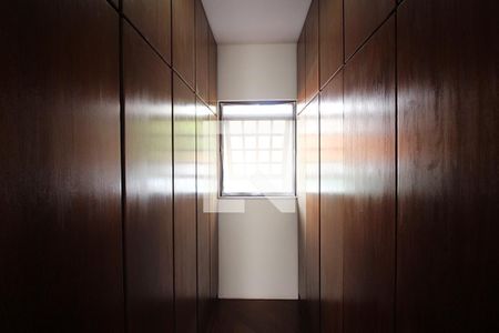 Casa à venda com 260m², 2 quartos e 2 vagasSuíte 2 Closet