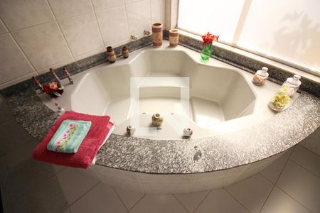 Casa à venda com 260m², 2 quartos e 2 vagasSuíte 2 Banheiro