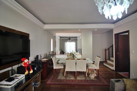 Casa à venda com 260m², 2 quartos e 2 vagasSala