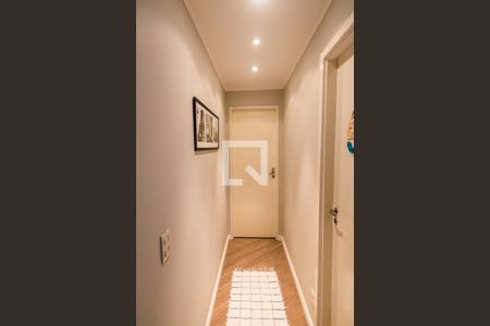 Corredor de apartamento à venda com 2 quartos, 73m² em Jardim Tupanci, Barueri