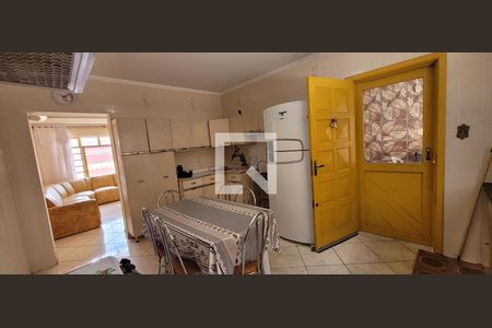 Casa para alugar com 150m², 3 quartos e 3 vagas Casa para alugar com 150m², 3 quartos e 3 vagasCozinha