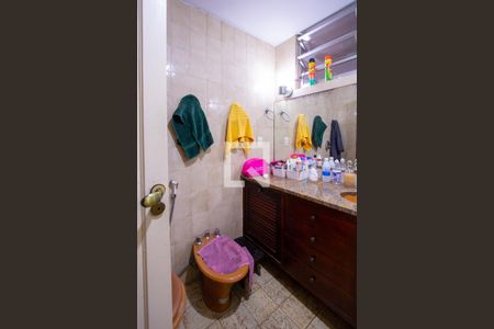 Apartamento à venda com 132m², 3 quartos e sem vagaBanheiro Social