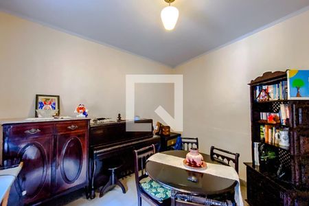 Casa à venda com 360m², 3 quartos e 8 vagasQuarto externo