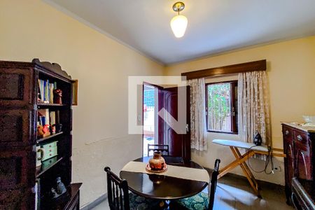 Casa à venda com 360m², 3 quartos e 8 vagasQuarto externo