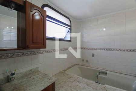 Apartamento à venda com 136m², 4 quartos e 2 vagas Apartamento à venda com 136m², 4 quartos e 2 vagasBanheiro da Suíte