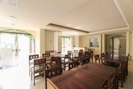 Apartamento à venda com 136m², 4 quartos e 2 vagas Apartamento à venda com 136m², 4 quartos e 2 vagasÁrea comum - Salão de festas