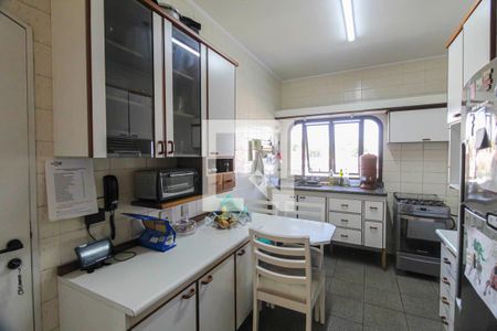 Apartamento à venda com 136m², 4 quartos e 2 vagas Apartamento à venda com 136m², 4 quartos e 2 vagasCozinha