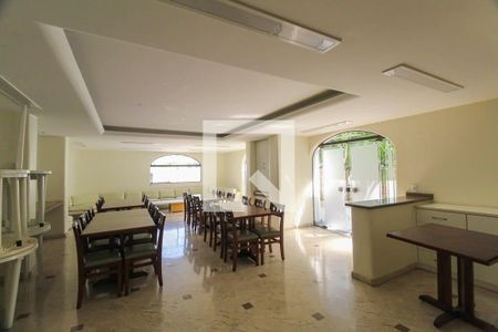 Apartamento à venda com 136m², 4 quartos e 2 vagas Apartamento à venda com 136m², 4 quartos e 2 vagasÁrea comum - Salão de festas