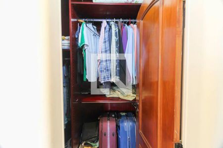 Apartamento à venda com 136m², 4 quartos e 2 vagas Apartamento à venda com 136m², 4 quartos e 2 vagasCloset da suíte