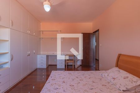 Casa à venda com 363m², 6 quartos e 4 vagasQuarto 2