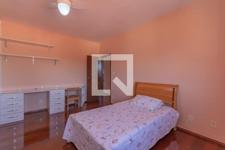 Casa à venda com 363m², 6 quartos e 4 vagasQuarto 2