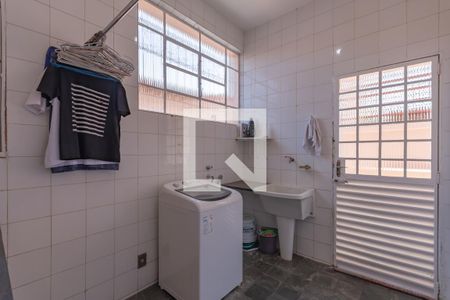 Casa à venda com 363m², 6 quartos e 4 vagasLavanderia