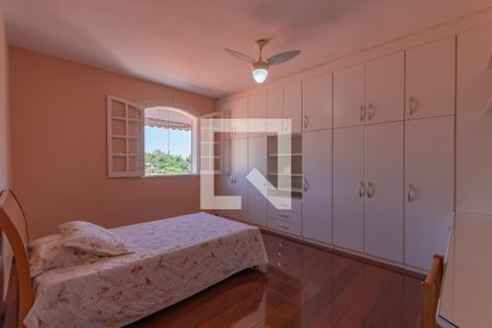 Casa à venda com 363m², 6 quartos e 4 vagasQuarto 2