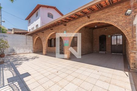 Casa à venda com 363m², 6 quartos e 4 vagasEntrada