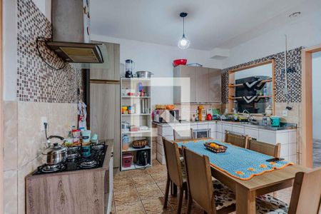 Casa à venda com 210m², 5 quartos e 4 vagas Casa à venda com 210m², 5 quartos e 4 vagasCozinha