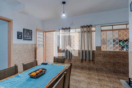 Casa à venda com 210m², 5 quartos e 4 vagas Casa à venda com 210m², 5 quartos e 4 vagasCozinha