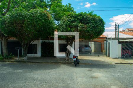 Casa para alugar com 250m², 3 quartos e 4 vagas Casa para alugar com 250m², 3 quartos e 4 vagasFachada
