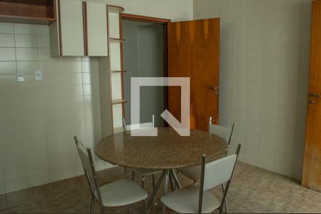 Casa para alugar com 250m², 3 quartos e 4 vagas Casa para alugar com 250m², 3 quartos e 4 vagasCozinha