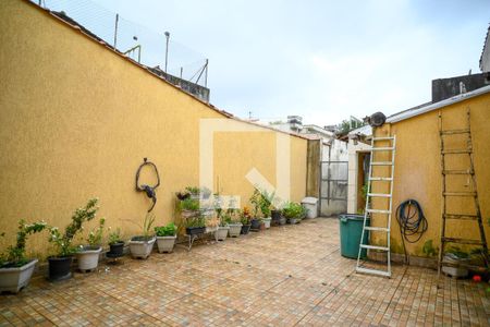 Casa à venda com 120m², 2 quartos e 2 vagas Casa à venda com 120m², 2 quartos e 2 vagasQuintal