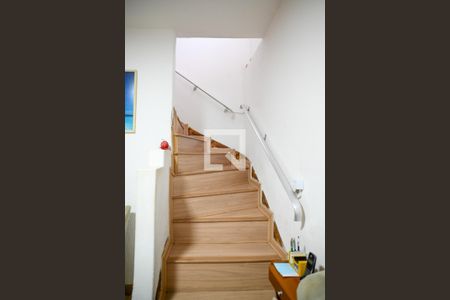 Escada de casa à venda com 2 quartos, 120m² em Vila Moraes, São Paulo