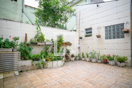 Casa à venda com 120m², 2 quartos e 2 vagas Casa à venda com 120m², 2 quartos e 2 vagasQuintal