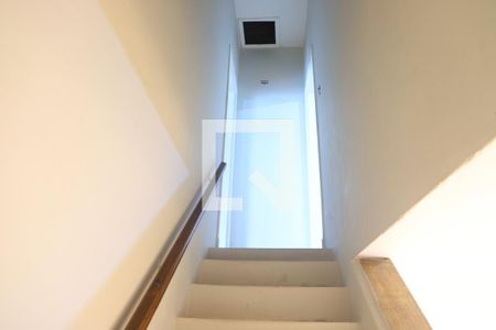 Casa para alugar com 80m², 2 quartos e 1 vagaEscadas