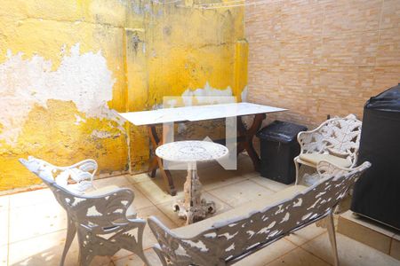 Casa para alugar com 80m², 2 quartos e 1 vagaQuintal