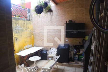 Casa para alugar com 80m², 2 quartos e 1 vagaQuintal