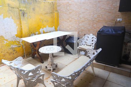 Casa para alugar com 80m², 2 quartos e 1 vagaQuintal